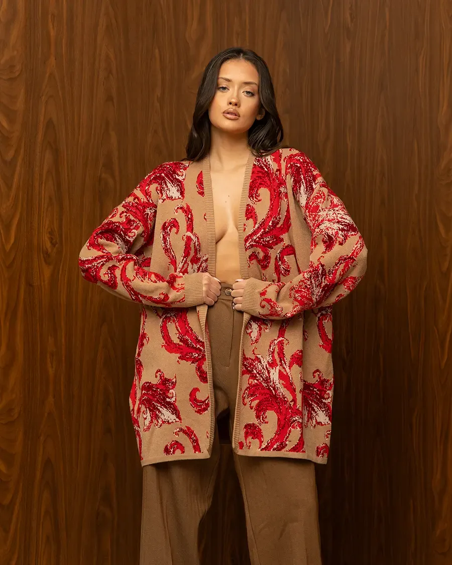 RED BAROQUE CARDIGAN – Μπεζ πλεκτή ζακέτα με κόκκινο baroque μοτίβο