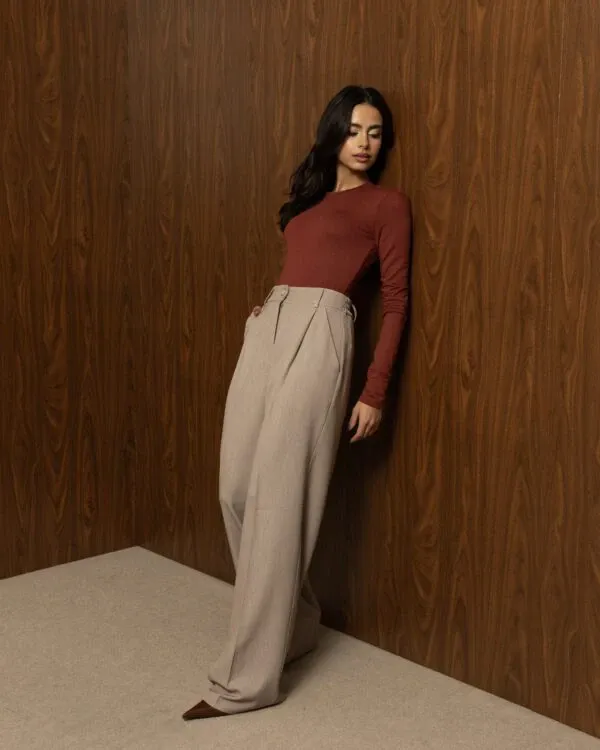 CALM POWER PANTS – Ίσιο ψηλόμεσο παντελόνι σε greige απόχρωση