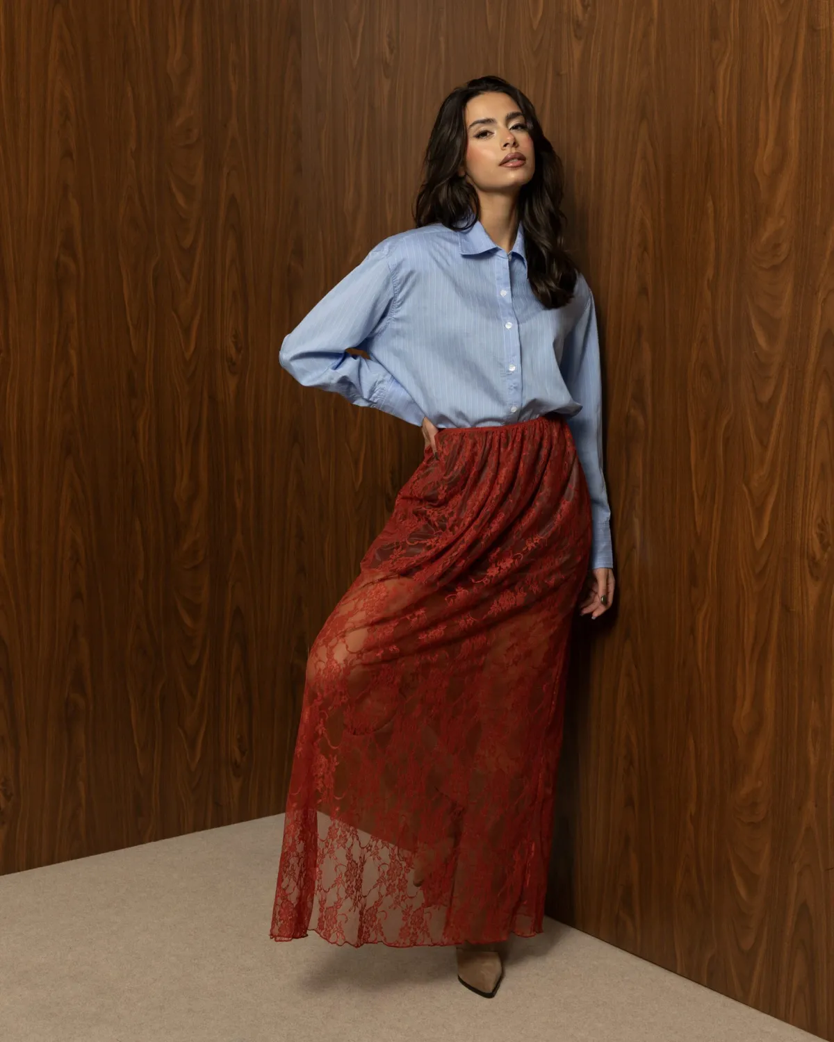 CLAY LACE REVERIE SKIRT – Γήινη δαντελένια maxi φούστα με σκίσιμο και λάστιχο