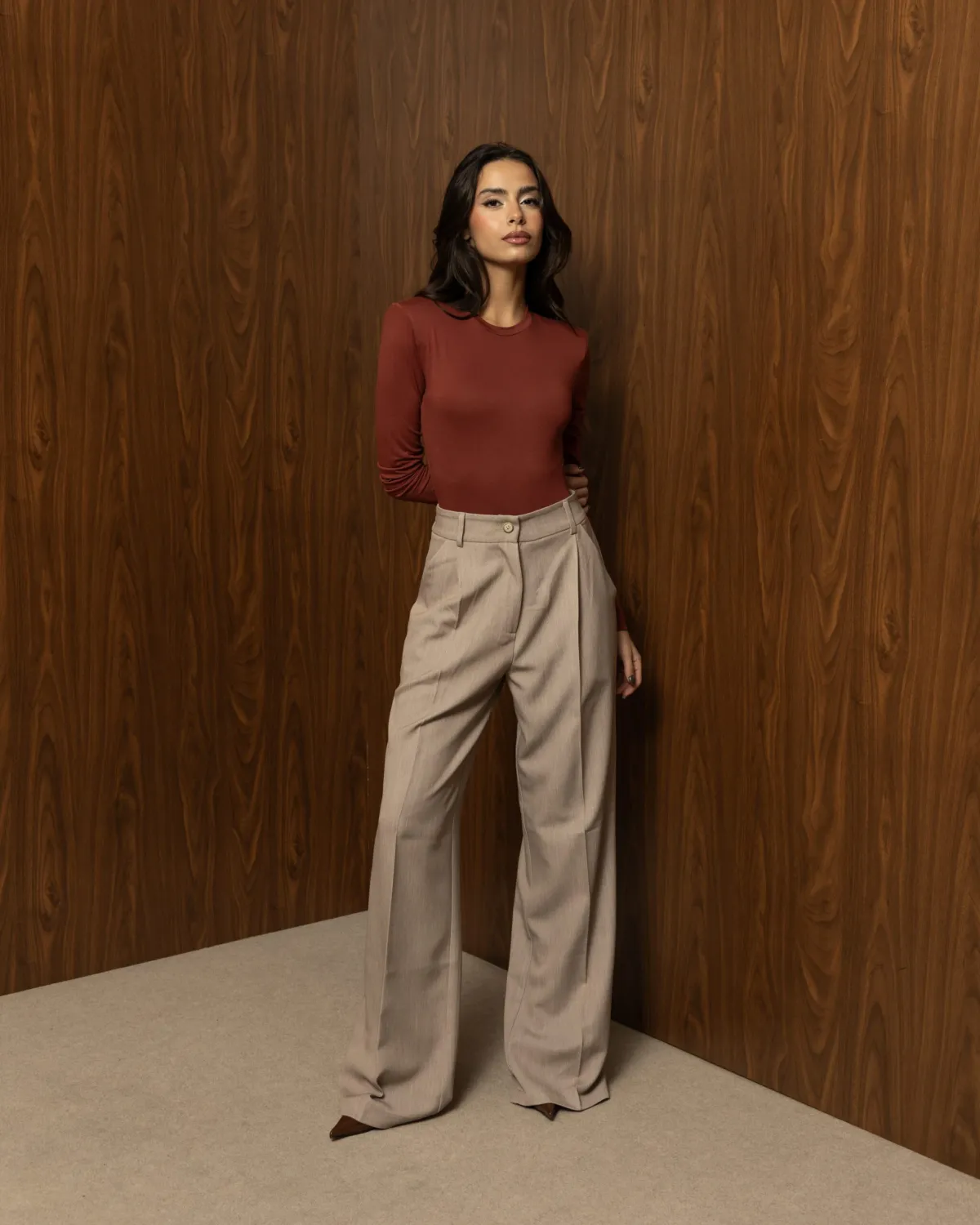 CALM POWER PANTS – Ίσιο ψηλόμεσο παντελόνι σε greige απόχρωση